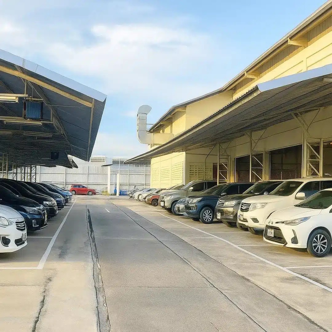 ที่จอดรถกลางแจ้งมีหลังคา สาขา 2 โตโยต้ามหานครดอนเมือง